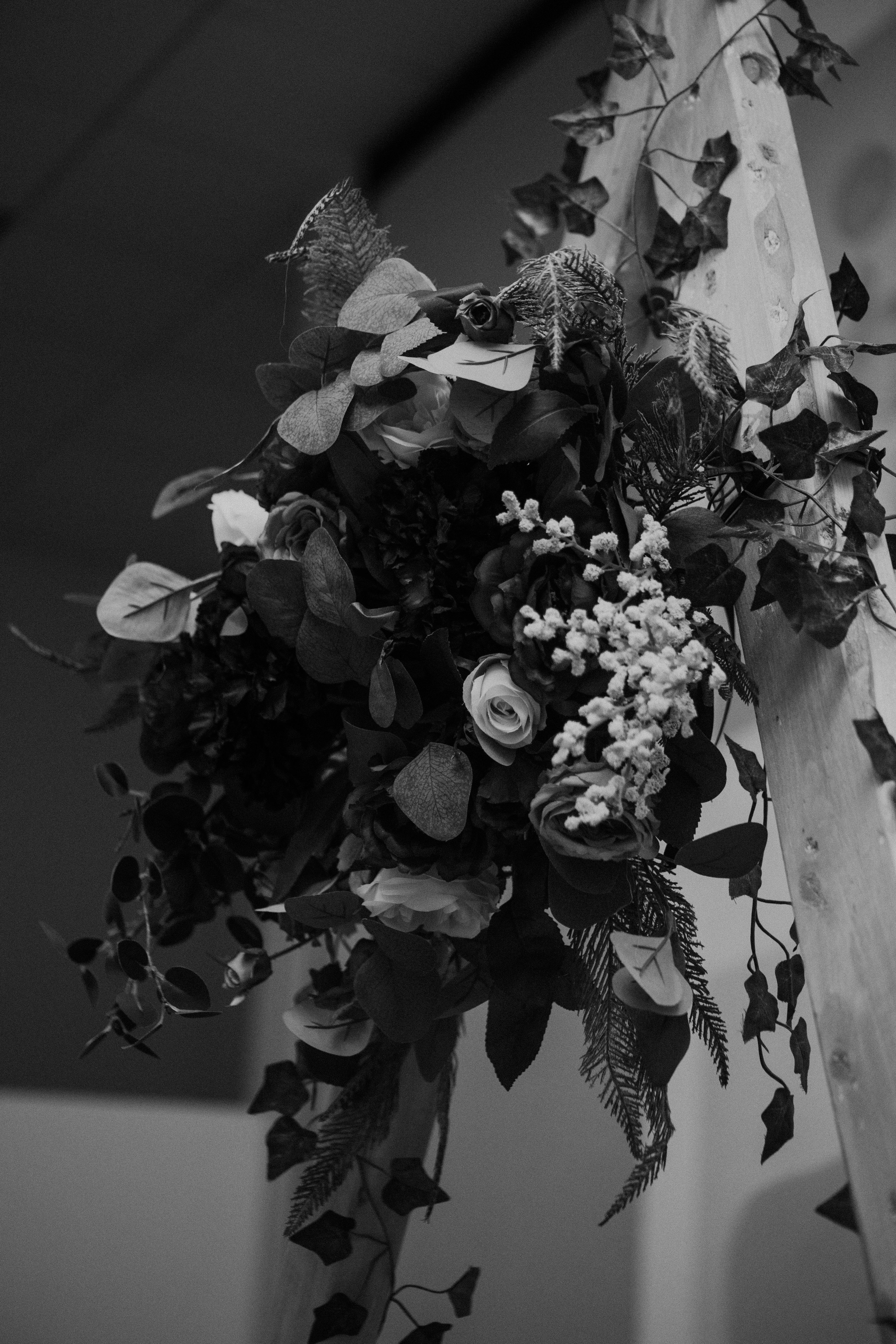 Floral arrangement on the ceremony arch